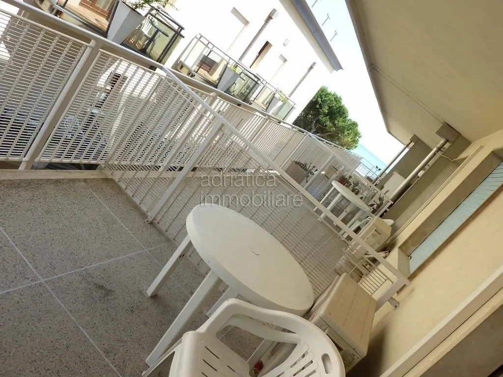 Adriatica Immobiliare - Centromare Apartments Lido di Jesolo 0*,  Italia